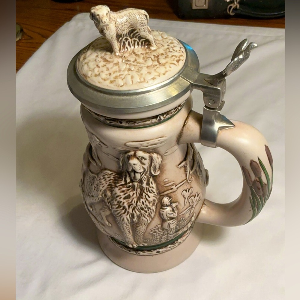 Ceramic Beer Stein with Dog Relief and Pewter Lid - Beige
